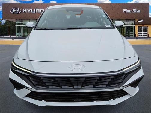 2025 Hyundai ELANTRA SE