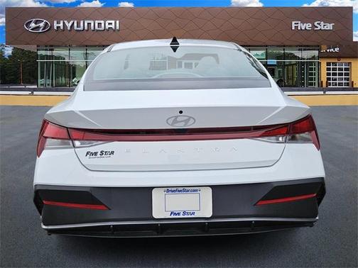 2025 Hyundai ELANTRA SE
