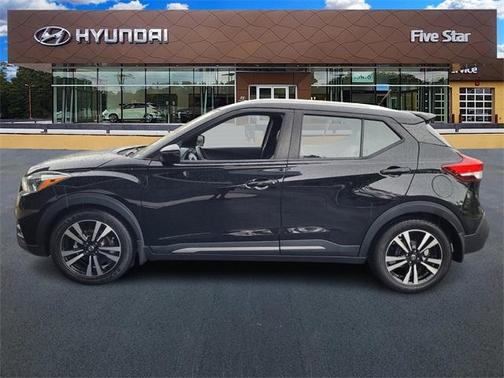 2020 Nissan Kicks SR