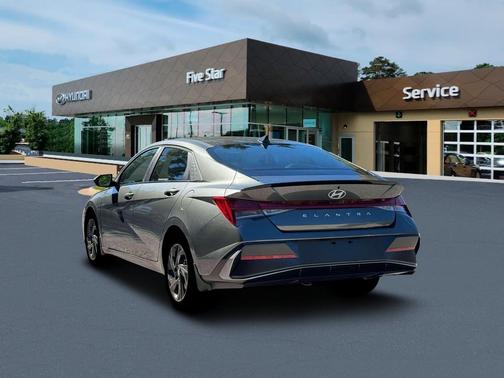 2026 Hyundai ELANTRA SEL