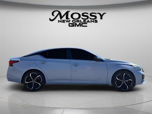 2023 Nissan Altima SR FWD