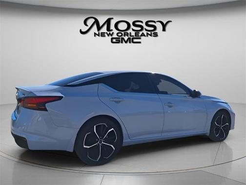 2023 Nissan Altima SR FWD