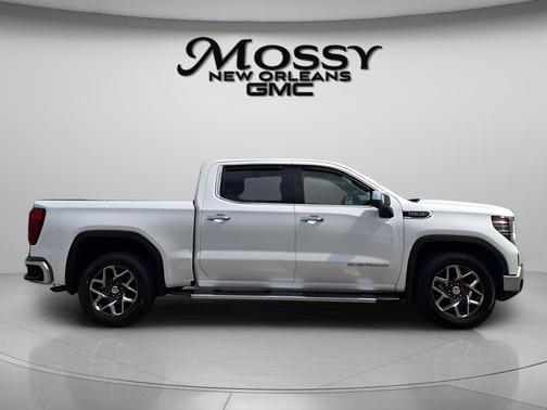 White Frost Tricoat 2024 GMC Sierra 1500 SLT