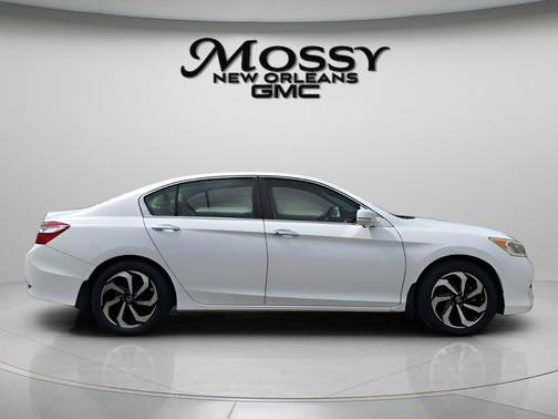White 2017 Honda Accord EX-L
