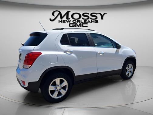 Summit White 2019 Chevrolet Trax LT