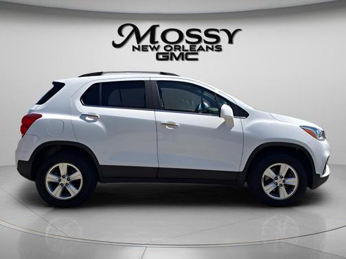 Summit White 2019 Chevrolet Trax LT