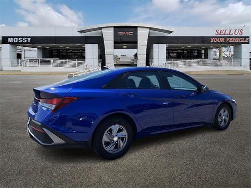 2024 Hyundai ELANTRA SE