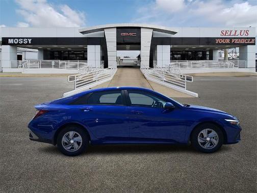 2024 Hyundai ELANTRA SE