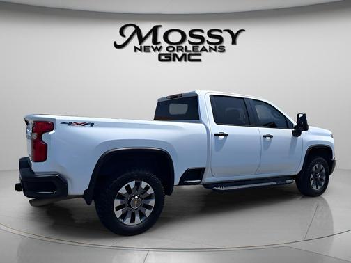 Summit White 2025 Chevrolet Silverado 2500 Custom