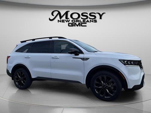 White 2021 Kia Sorento SX