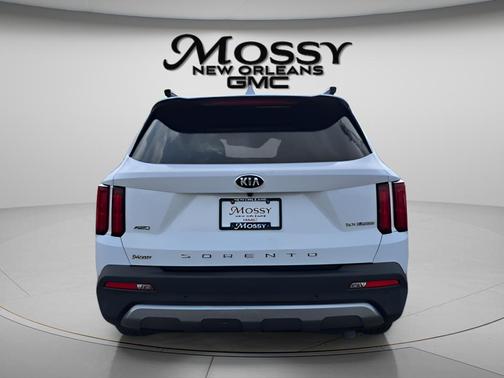 White 2021 Kia Sorento SX