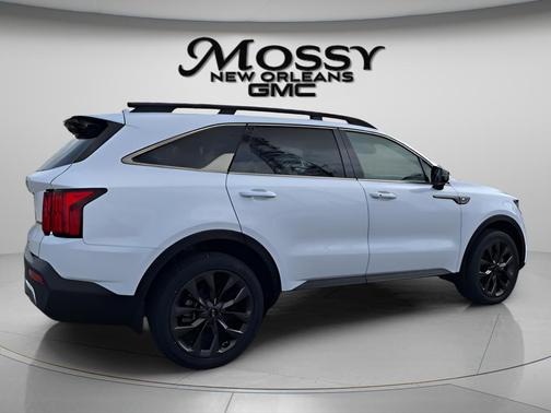 White 2021 Kia Sorento SX