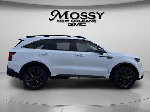 White 2021 Kia Sorento SX