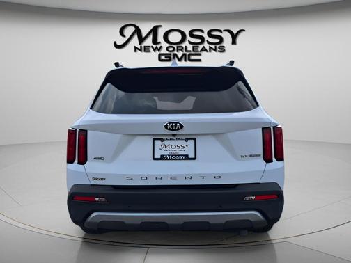 White 2021 Kia Sorento SX