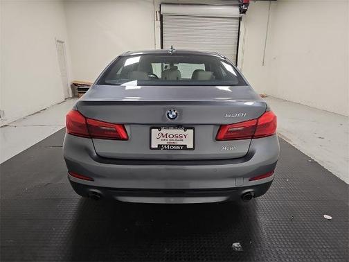 2018 BMW 530 530i