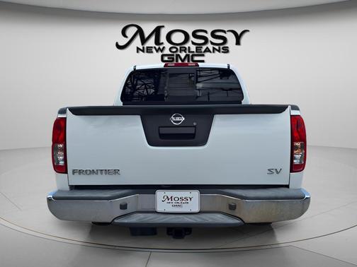 White 2019 Nissan Frontier SV