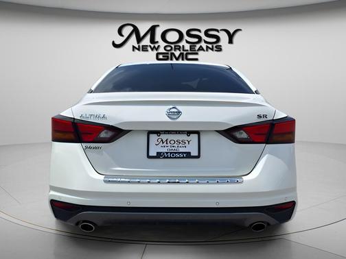 White 2021 Nissan Altima SR FWD