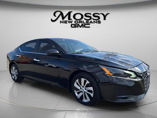 Black 2025 Nissan Altima S FWD