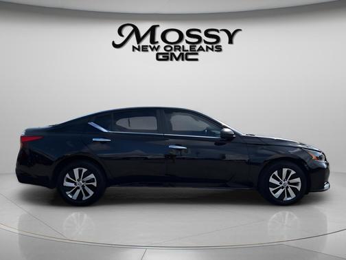 Black 2025 Nissan Altima S FWD
