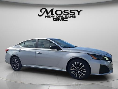 Silver 2025 Nissan Altima SV FWD