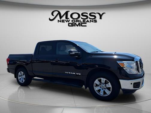 Black 2018 Nissan Titan SV