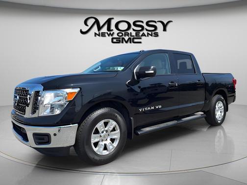 Black 2018 Nissan Titan SV