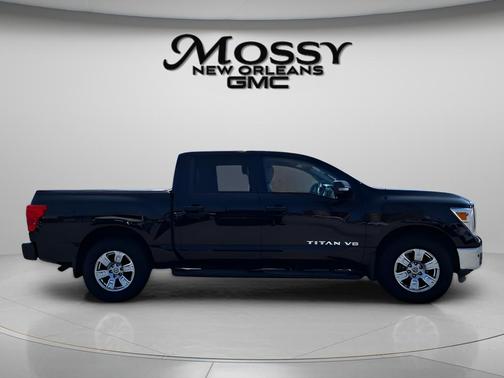 Black 2018 Nissan Titan SV