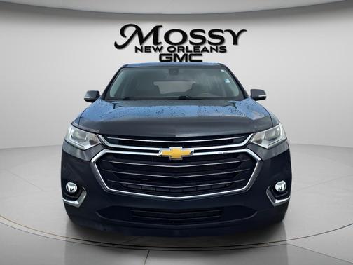Graphite Metallic 2020 Chevrolet Traverse LT Cloth