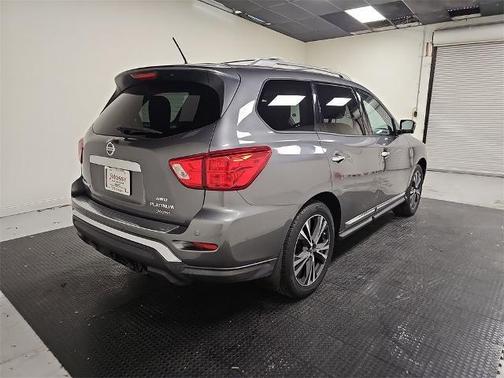 2017 Nissan Pathfinder Platinum