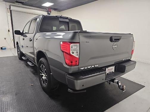2024 Nissan Titan SV