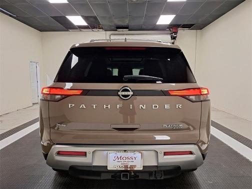 2023 Nissan Pathfinder Platinum 4WD
