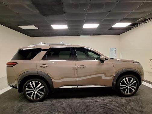 2023 Nissan Pathfinder Platinum 4WD