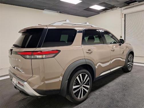 2023 Nissan Pathfinder Platinum 4WD