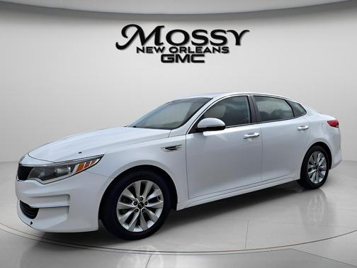 White 2017 Kia Optima LX