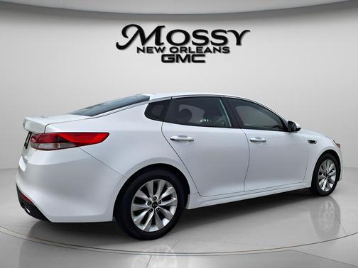 White 2017 Kia Optima LX