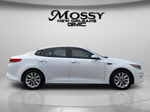 White 2017 Kia Optima LX