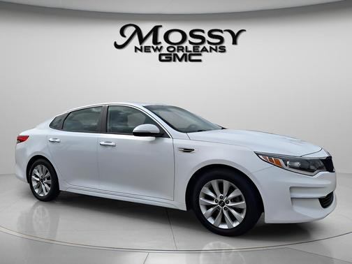 White 2017 Kia Optima LX