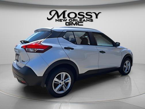 Silver 2018 Nissan Kicks S