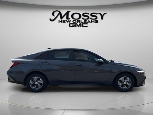 Gray 2025 Hyundai ELANTRA SE