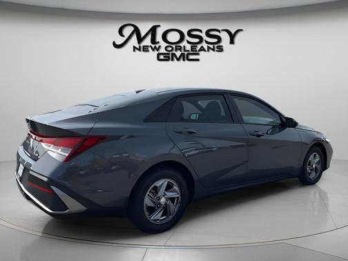 Gray 2025 Hyundai ELANTRA SE