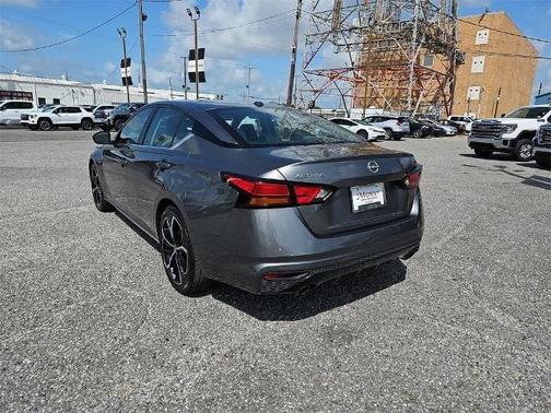 2023 Nissan Altima SR FWD