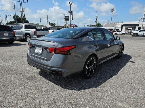 2023 Nissan Altima SR FWD