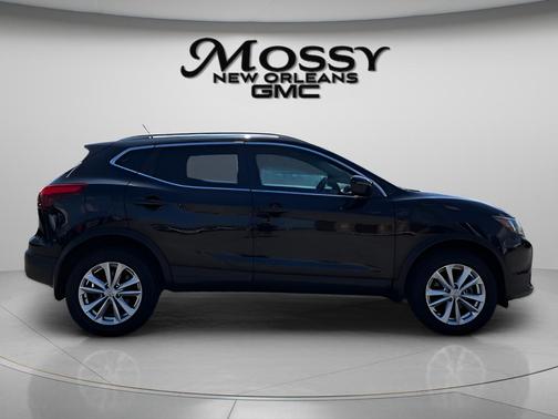 Black 2017 Nissan Rogue Sport SV