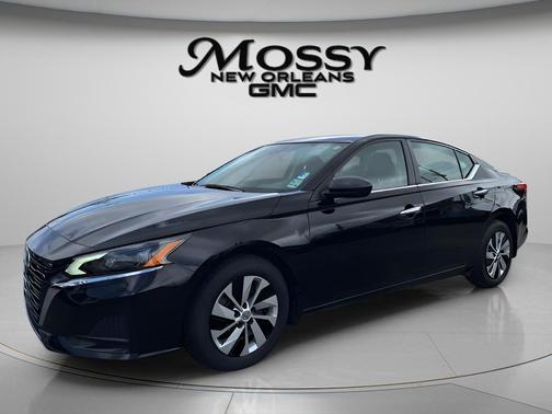 Black 2024 Nissan Altima S FWD