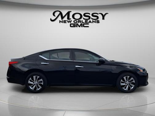 Black 2024 Nissan Altima S FWD