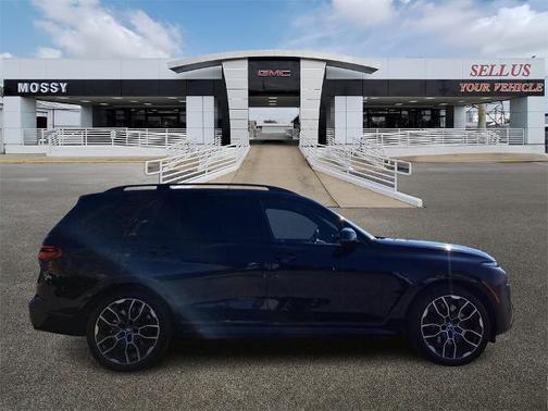 2023 BMW X7 M60i