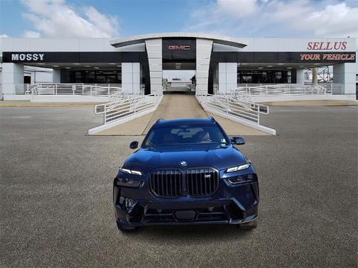 2023 BMW X7 M60i
