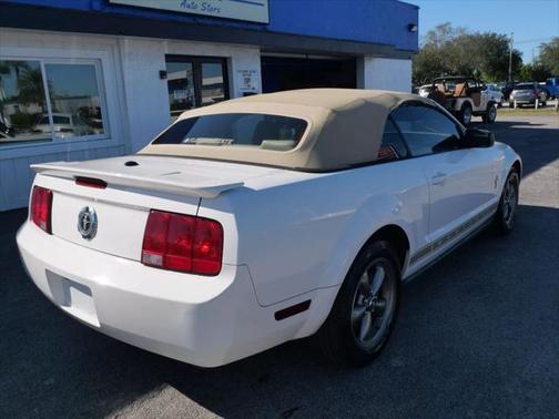 2007 Ford Mustang Deluxe