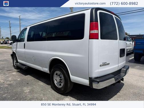 Summit White 2018 Chevrolet Express 3500 LT