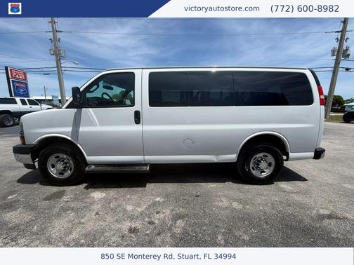 Summit White 2018 Chevrolet Express 3500 LT